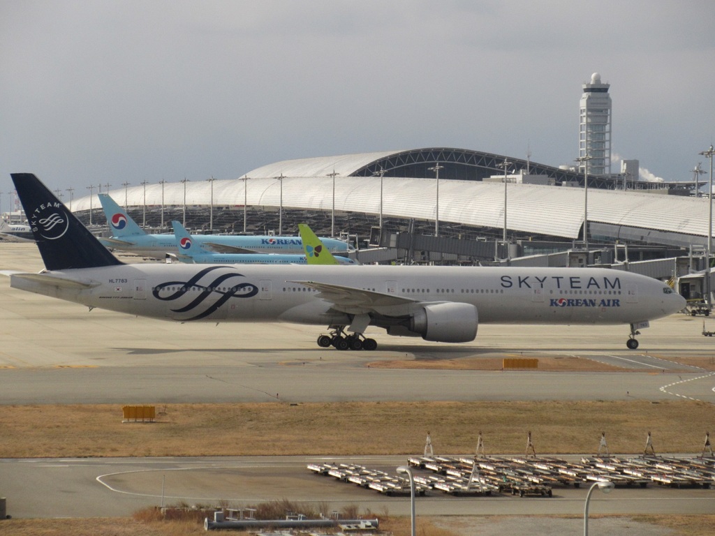 KOREAN AIR  777-300  HL7783