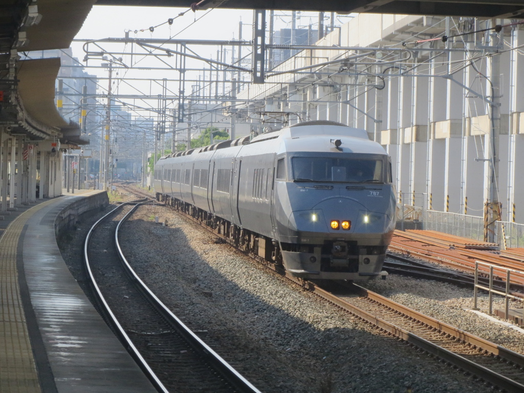 787系特急かもめの通過