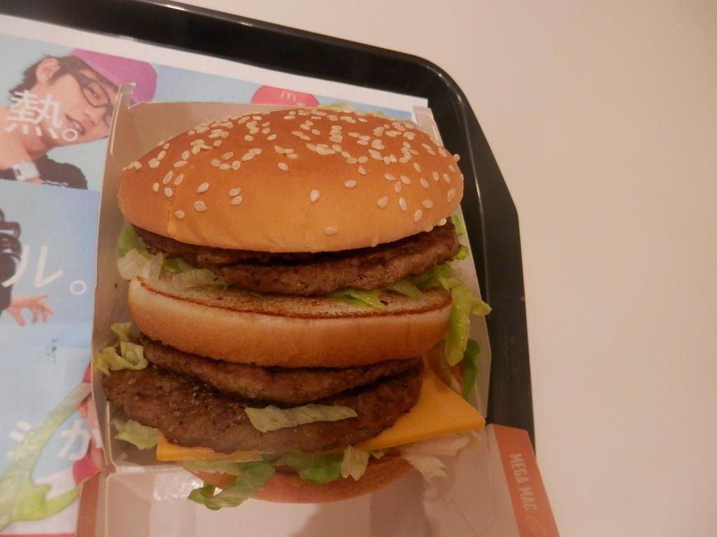 メガマックを食べて見ました。