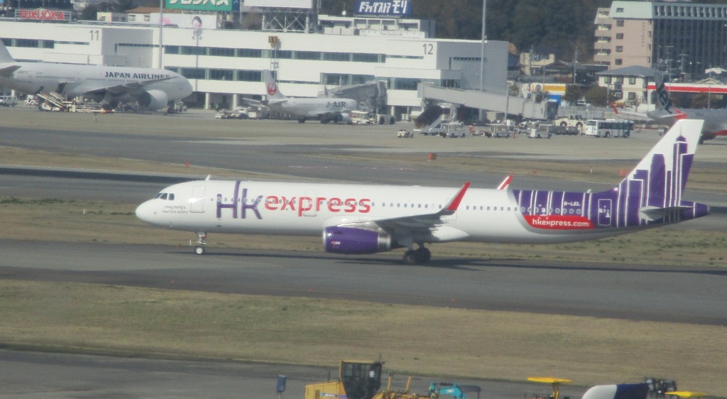 香港エクスプレス　A321-200  B-LEL