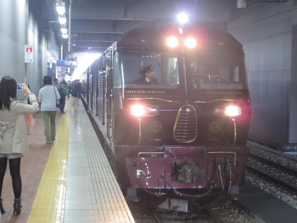 ななつ星博多駅出発①