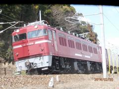 基山町付近を走行する貨物列車