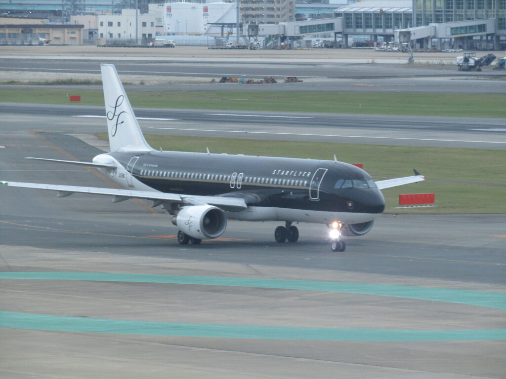 夕暮れの福岡空港にて　⑦