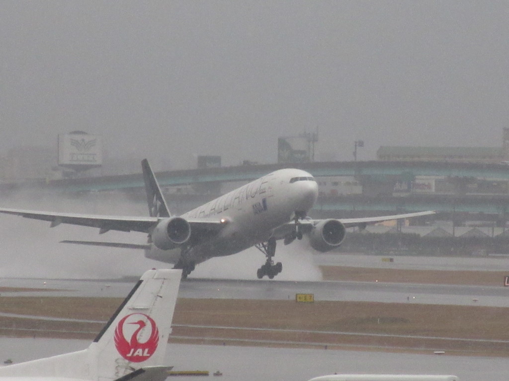 雨の中の離陸③