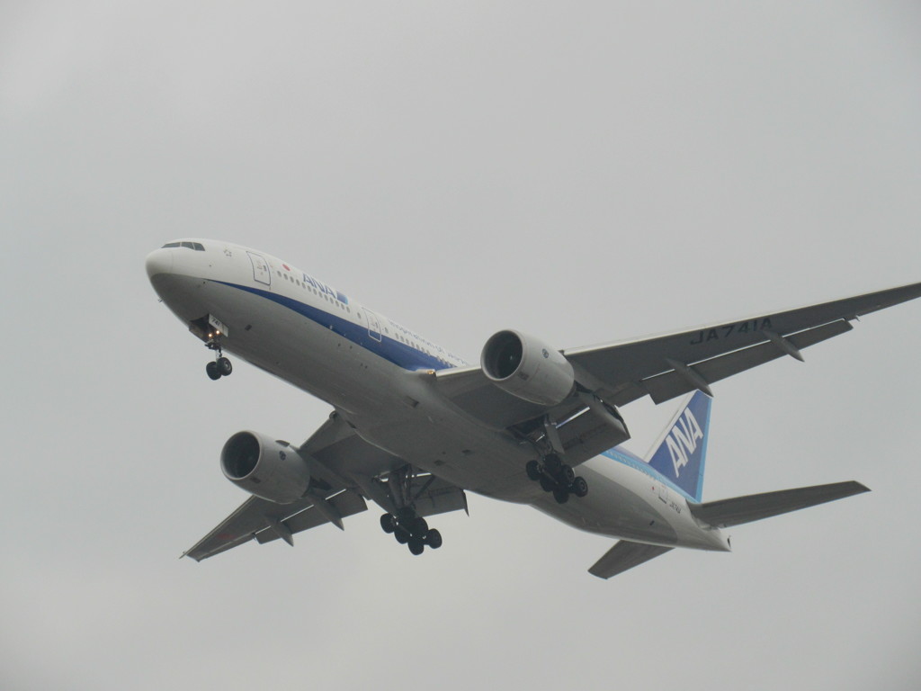 着陸ANA 777-200
