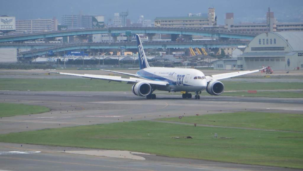 ANA７８７到着　①