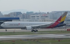 アシアナ航空767-300到着