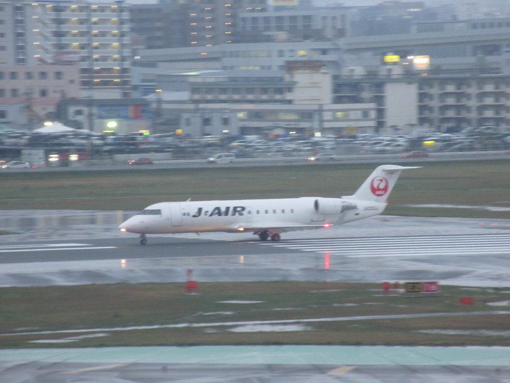 J-AIR　CRJ200離陸