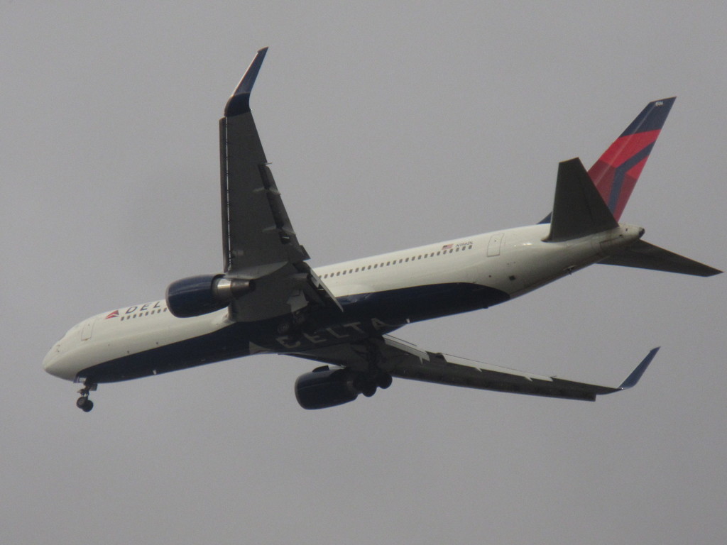 DELTA 767-300  N156DL　②