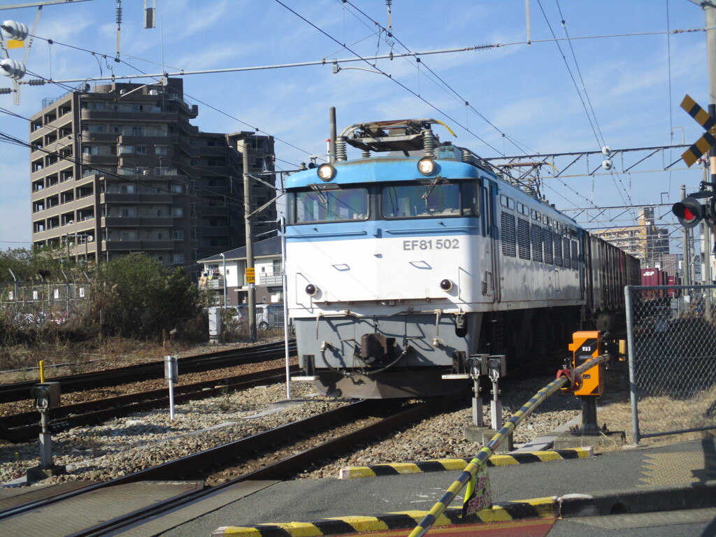 EF81-502貨物の通過　二日市にて　①