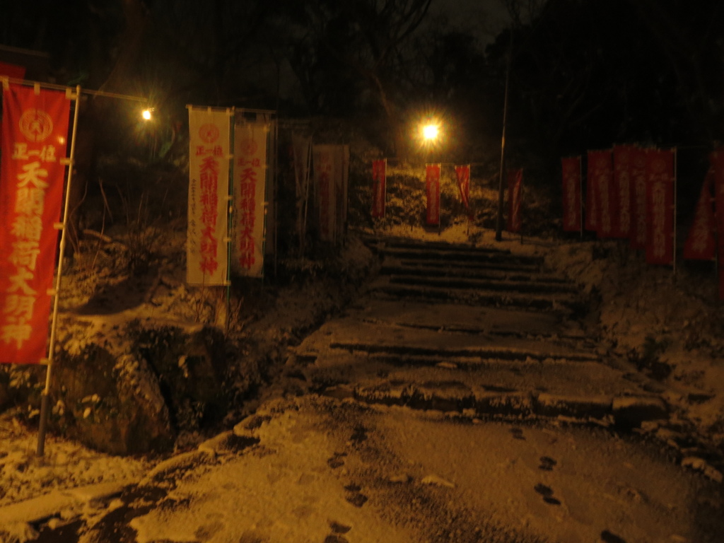 雪の夜の神社　⑥