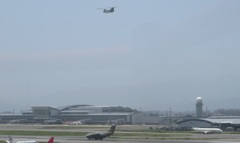 C-1と上空を飛行するCH-47