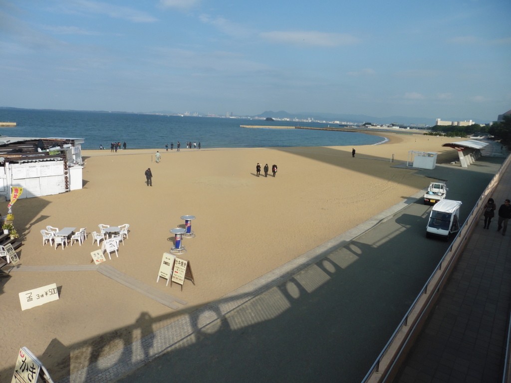 晴れた日の百道海岸