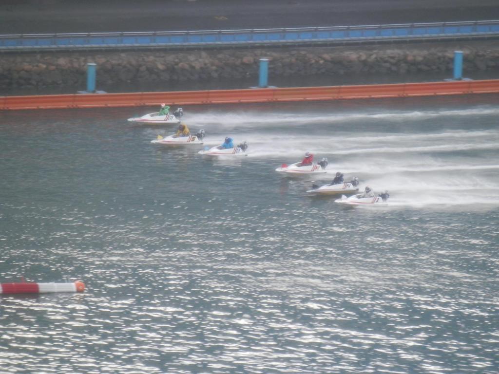 福岡競艇場でのレースシーン