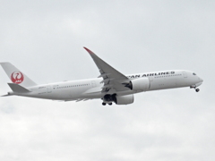JAL　A350　福岡空港離陸　②