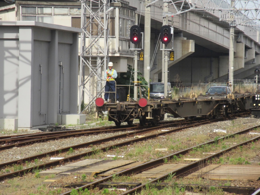 ED76機関車の機回し　②