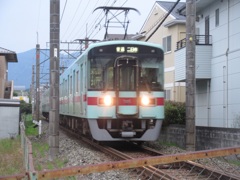 太宰府線を走行する西鉄電車7000系