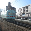 目の前から見た西鉄電車