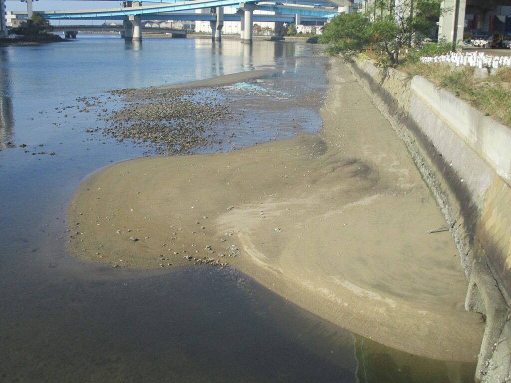 干潮の川　②