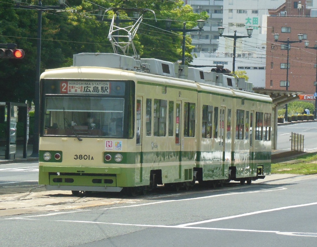 広島市内を走る広島市電　⑩