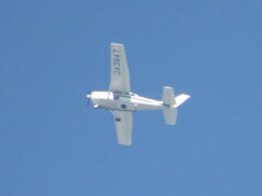上空を飛行していた小型機