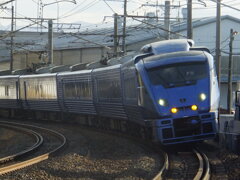 883系ソニック通過