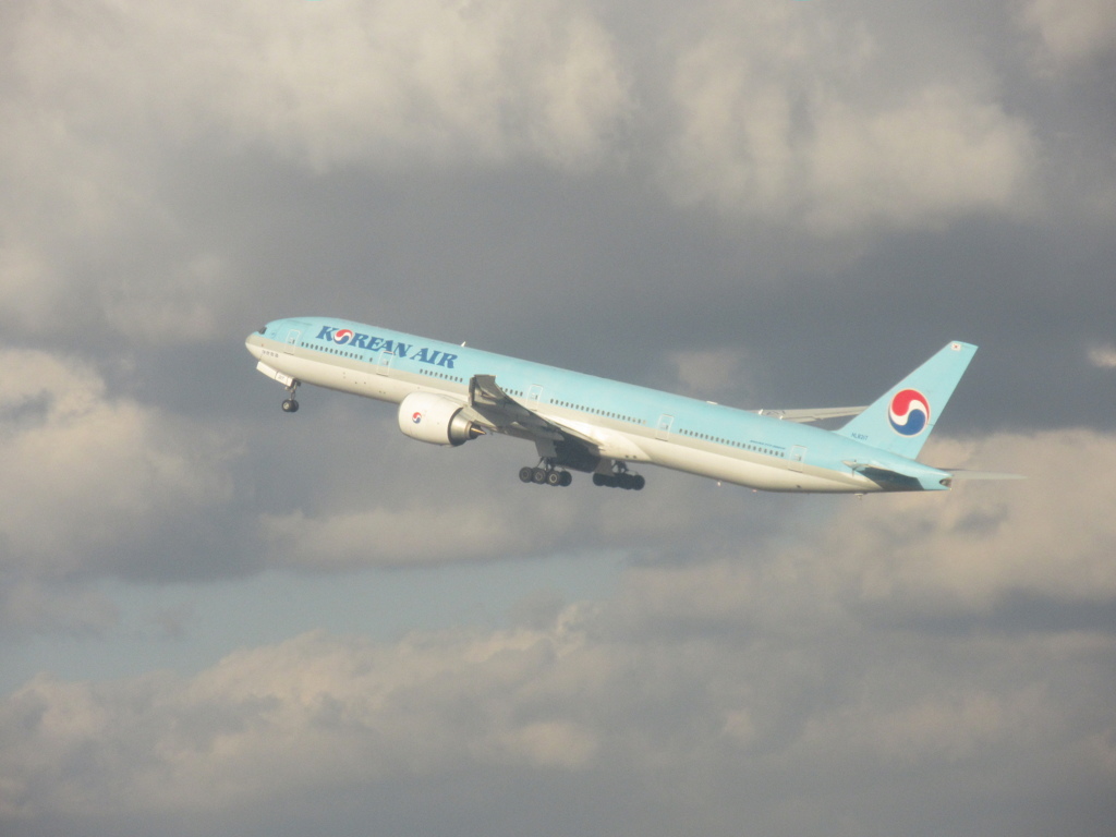 離陸KOREAN　B777