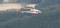 山頂から撮影したヘリ③