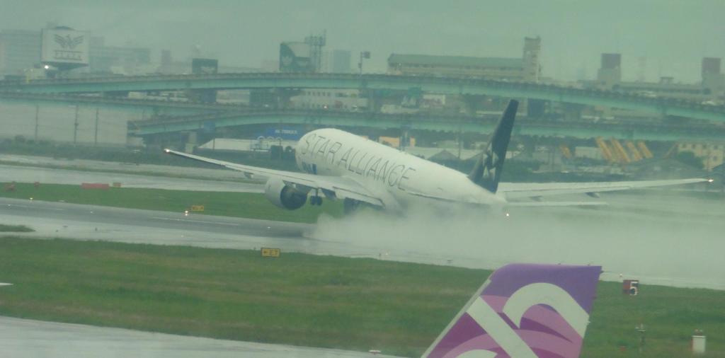 雨の中の滑走①