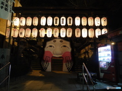 夜の櫛田神社にて