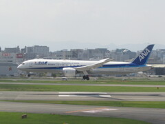 ANA  B787-9  JA897A  福岡空港にて　①