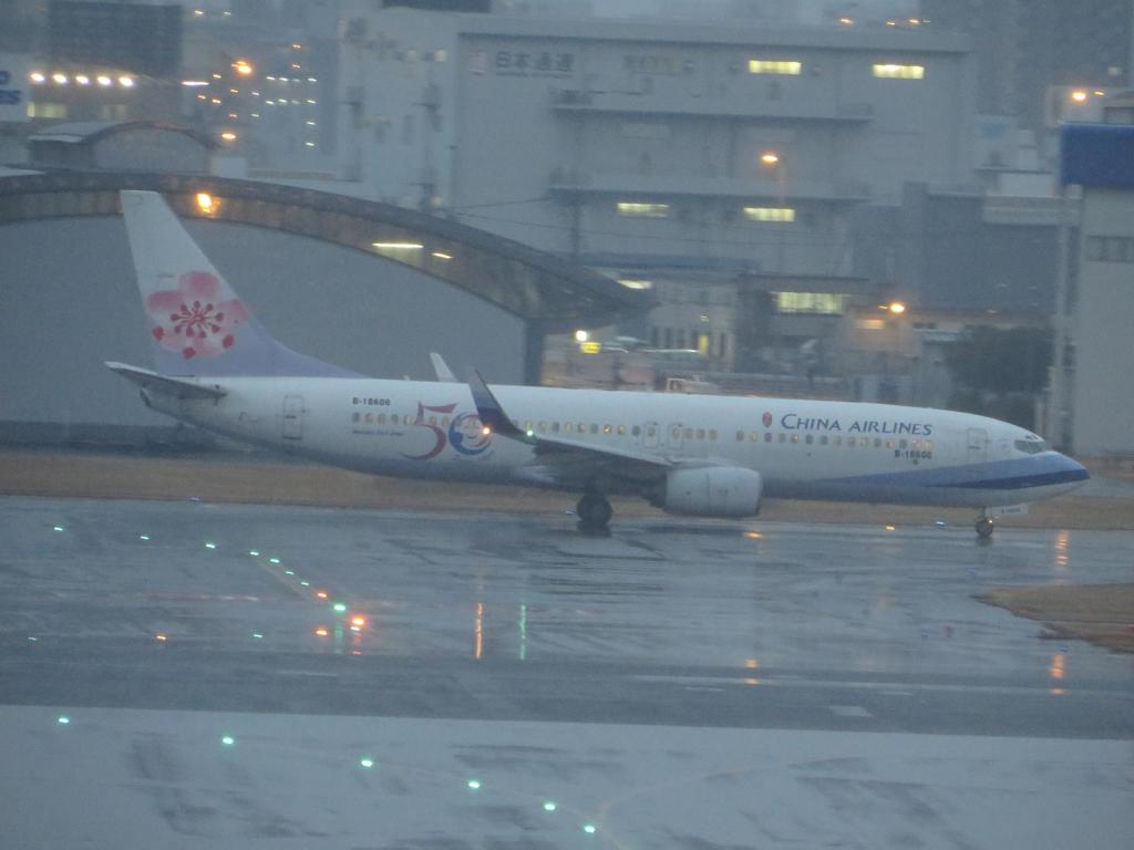 CHINA　AIRLIE　B737-800  B-18606