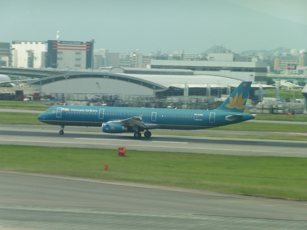 ベトナム航空　A321　VN-A356離陸