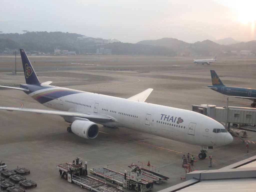 タイ国際　B777-300到着②