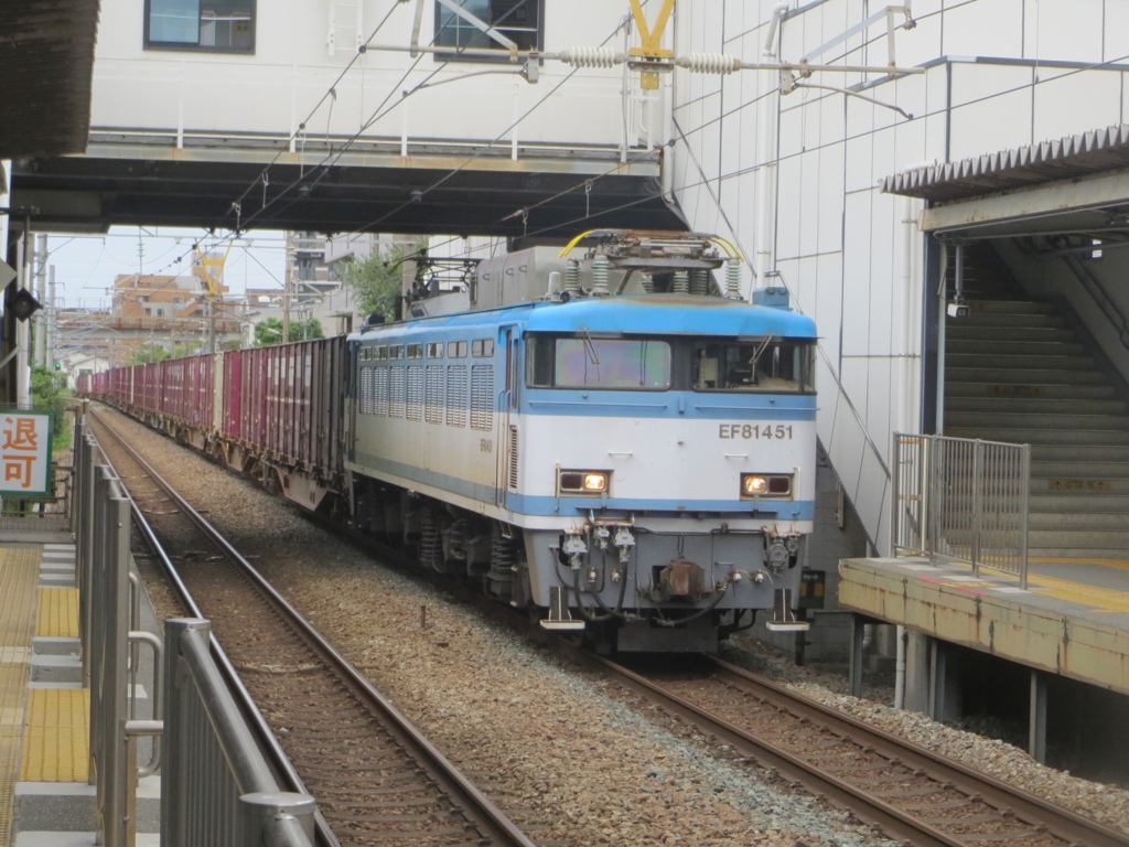 EF81-451貨物の通過　②　