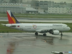 ７５周年記念塗装のフィリピン航空　A320