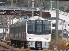 基山町付近を走行する８１１系