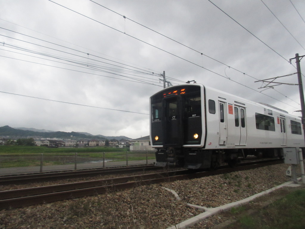 ８１７系快速通過