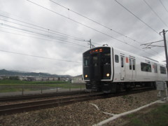 ８１７系快速通過