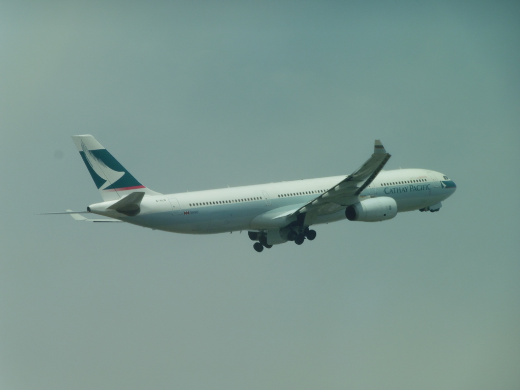 キャセイパシフィック　A330　B-HLN離陸