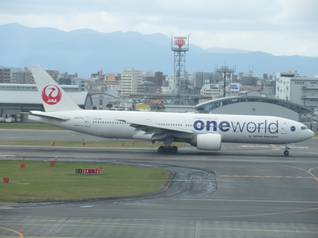 JAL　B777　ONEWORLD到着
