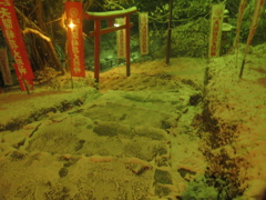 雪の夜の神社　⑧