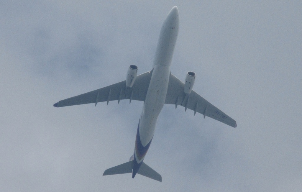 タイ国際航空を真下から撮影