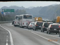 年末の帰省ラッシュで混雑する高速道路②