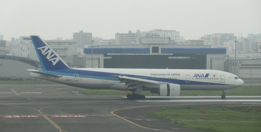 ＡＮＡ　Ｂ７７７－２００到着
