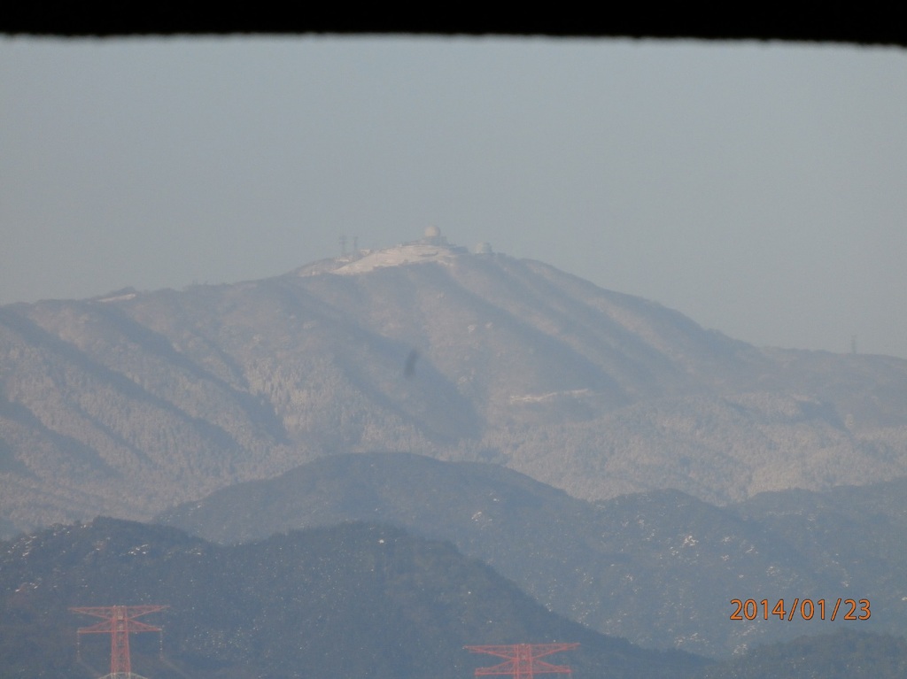 雪の積もった脊振山