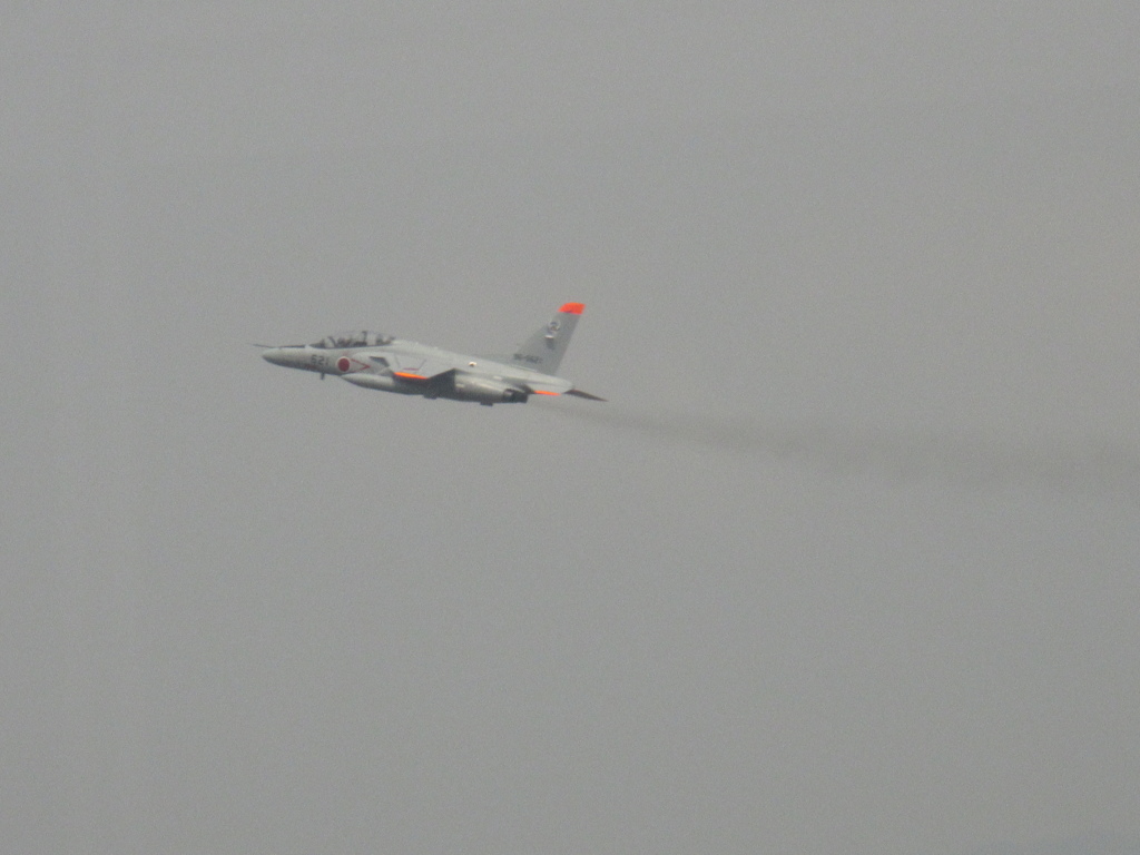 航空自衛隊T-4の離陸