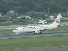 JAL　B737-800 がんばろう日本到着