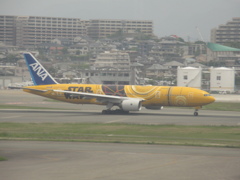 ANA B777 C-3PO飛来