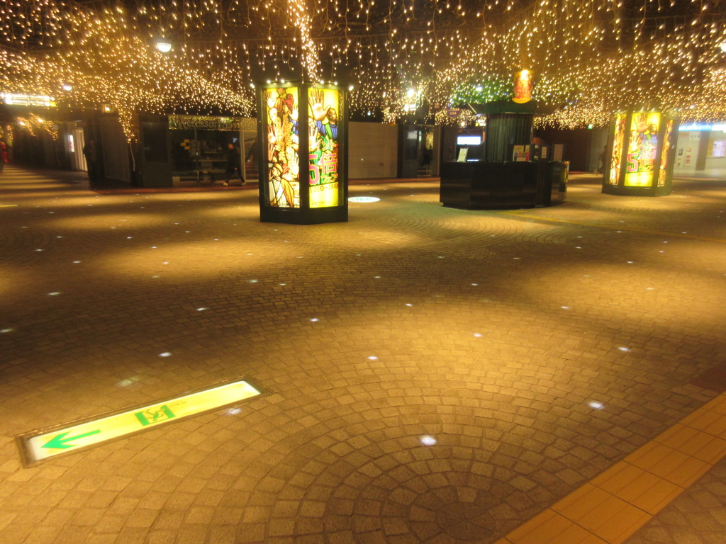 福岡市天神地下街でもイルミネーション点灯②